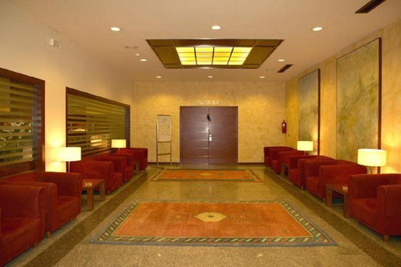Отель Prestige Goya Park Росас Интерьер фото
